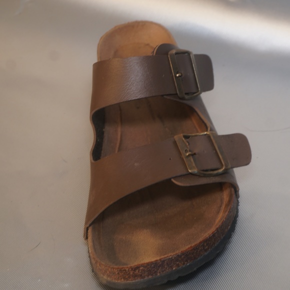 Sandles - Picture 2 of 4